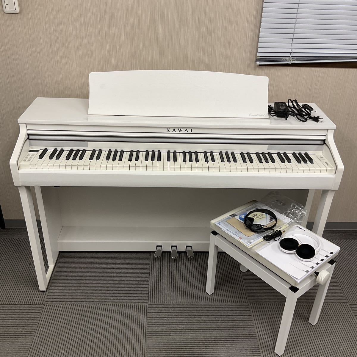 営YY145-家財便 KAWAI カワイ 電子ピアノ CA-48 2019年製 88鍵 シーソー式鍵盤搭載デジタルピアノ 椅子付 取扱説明書付 通電動作確認済_画像1