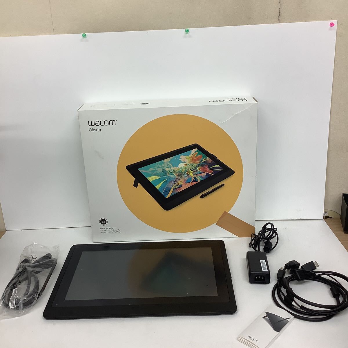 ◯営NI048-A11T100【埼玉発】Wacom ワコム 液晶ペンタブレット Cintiq KSO-B542（B） 2019年製 通電のみ確認済み ※箱破損有り ペン無し_画像1