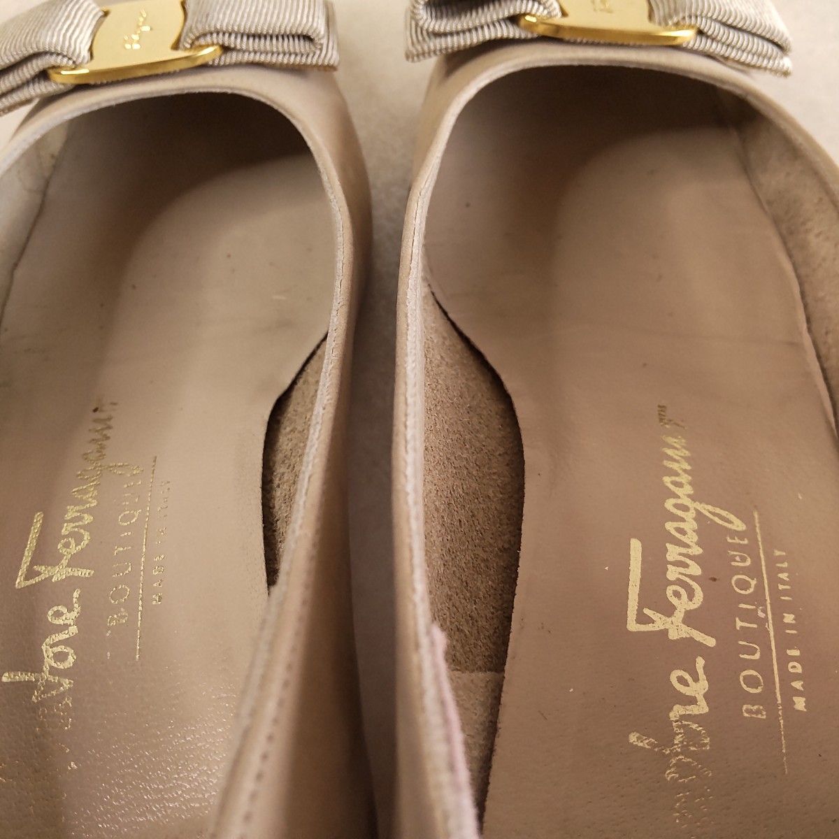 Ferragamo フェラガモ パンプス 23cm ベージュ ヌバック ヴァラ Ferragamo フェラガモ パンプス 23cm ベージュ ヌバック ヴァラ