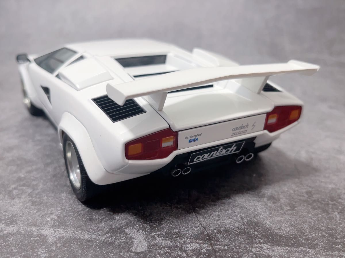 1/18 オートアートランボルギーニ カウンタック ホワイト　AUTOart Lamborghini Countac 5000S 