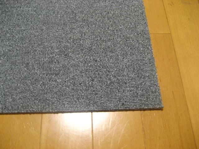 日本製タイルカーペット（２０枚）厚み約6.5mm（１１４２）在庫７１枚・１枚２００円～_画像2