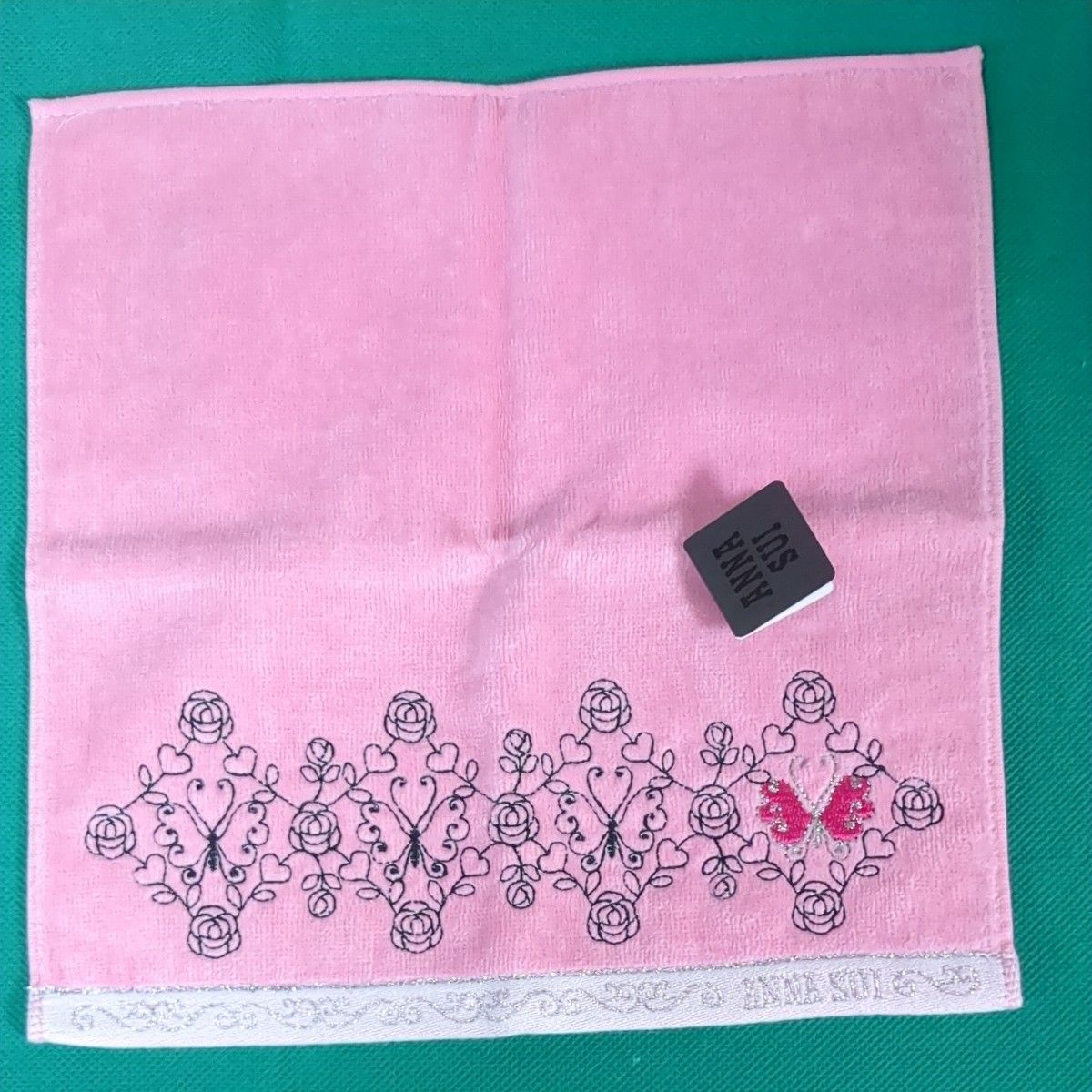 最終値下げ  新品 ANNA SUI タオルハンカチ ピンク 花柄 と、ANNA SUIハンカチ2枚組