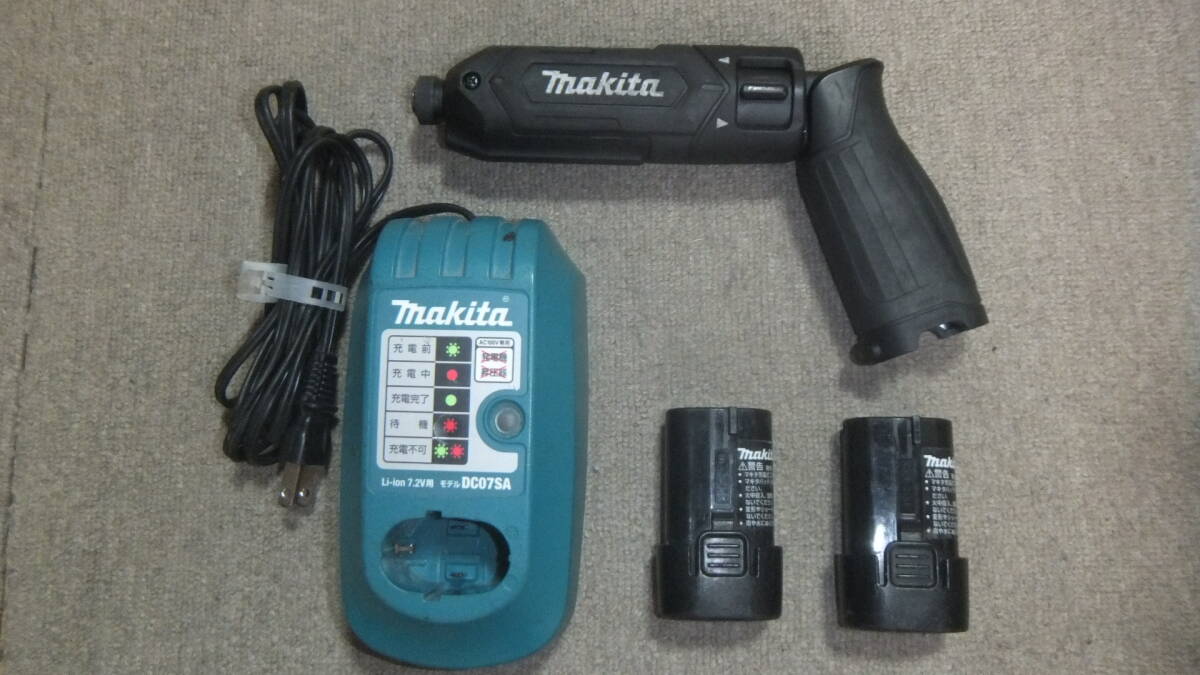 即決 makita マキタ 充電式 ペンインパクトドライバ TD022D 動作 確認済 バッテリー ２個 BL0715 充電器 DC07SA_画像1