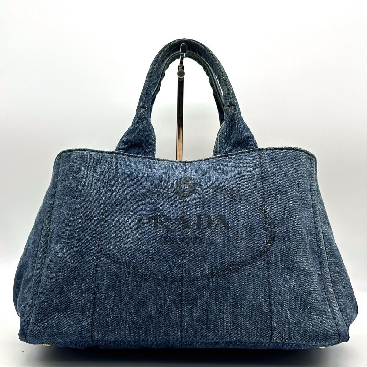 1969 極美品 付属品付き● PRADA プラダ デニム カナパ ハンドバッグ ジャガード ロゴ レディース 三角ロゴプレート ゴールド金具 白タグ_画像2