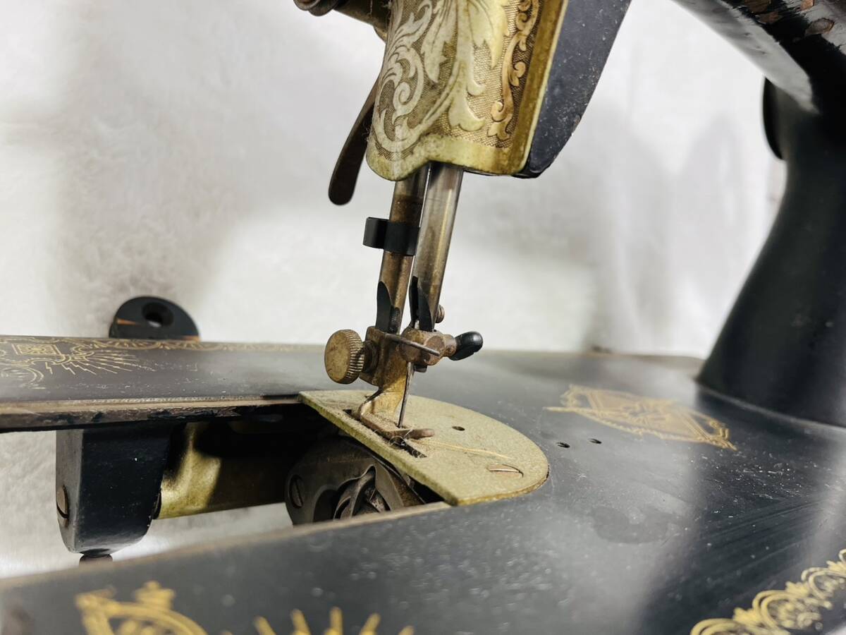 [240322-4T][ present condition goods ]{ antique sewing machine }SINGER/ singer /EC710149/ retro / black / black /C.P.C 6241-9