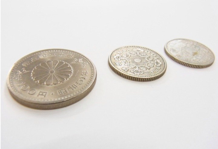■ 旧硬貨 100円 御在位50年 昭和51年 / 鳳凰 昭和32年 / 33年 3枚セット ■ 通常保管品 の画像2