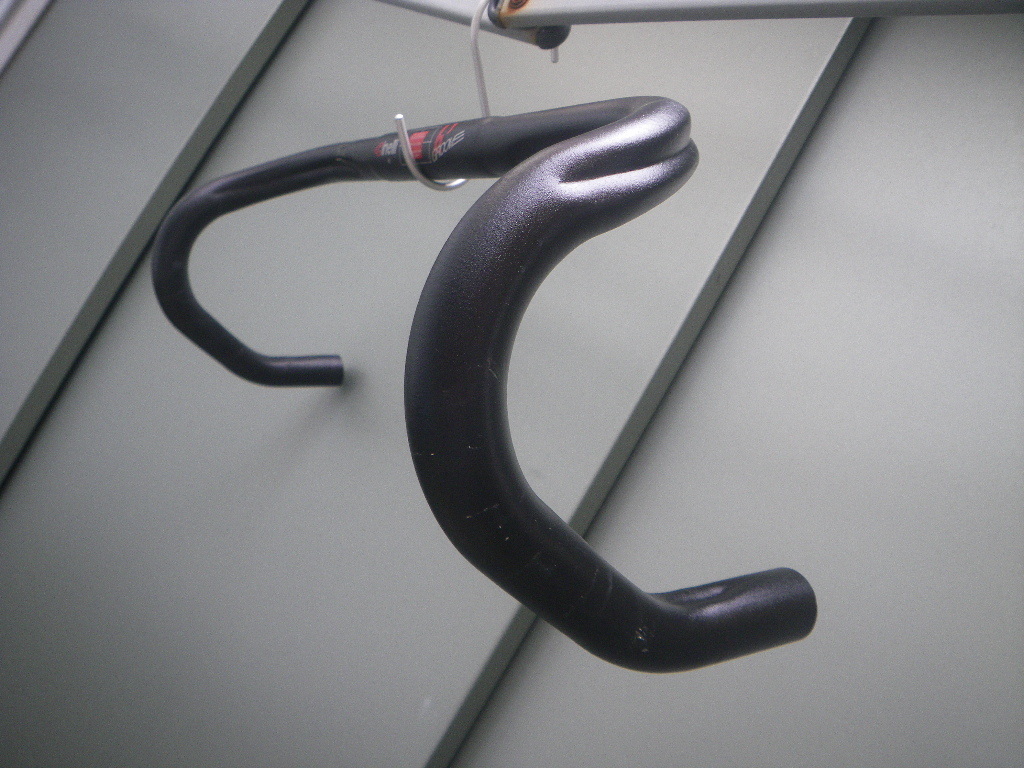 Made in ITALY 235g CINELLI b’GROOVE 外‐外440mm φ26.0mm ロードバイク用 ドロップハンドルバー チネリ
