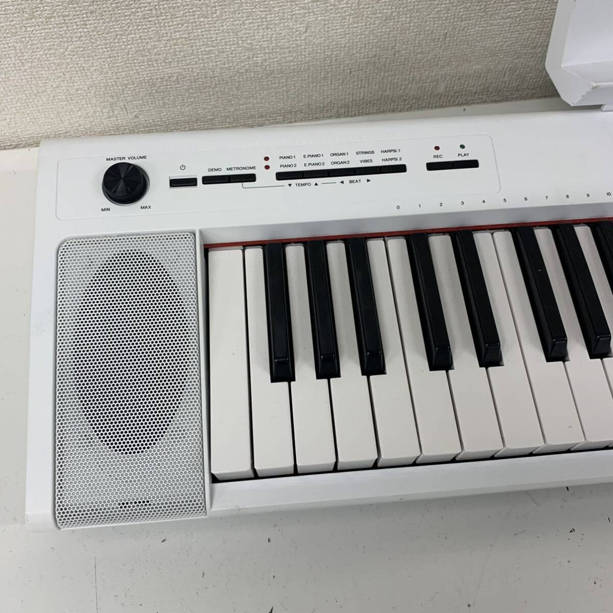 【Gt3】 YAMAHA NP-32 キーボード 電子ピアノ 現状品 譜面台 配送可能 鍵盤 電子キーボード piaggero ピアジェーロ ホワイト 1491-33_画像2