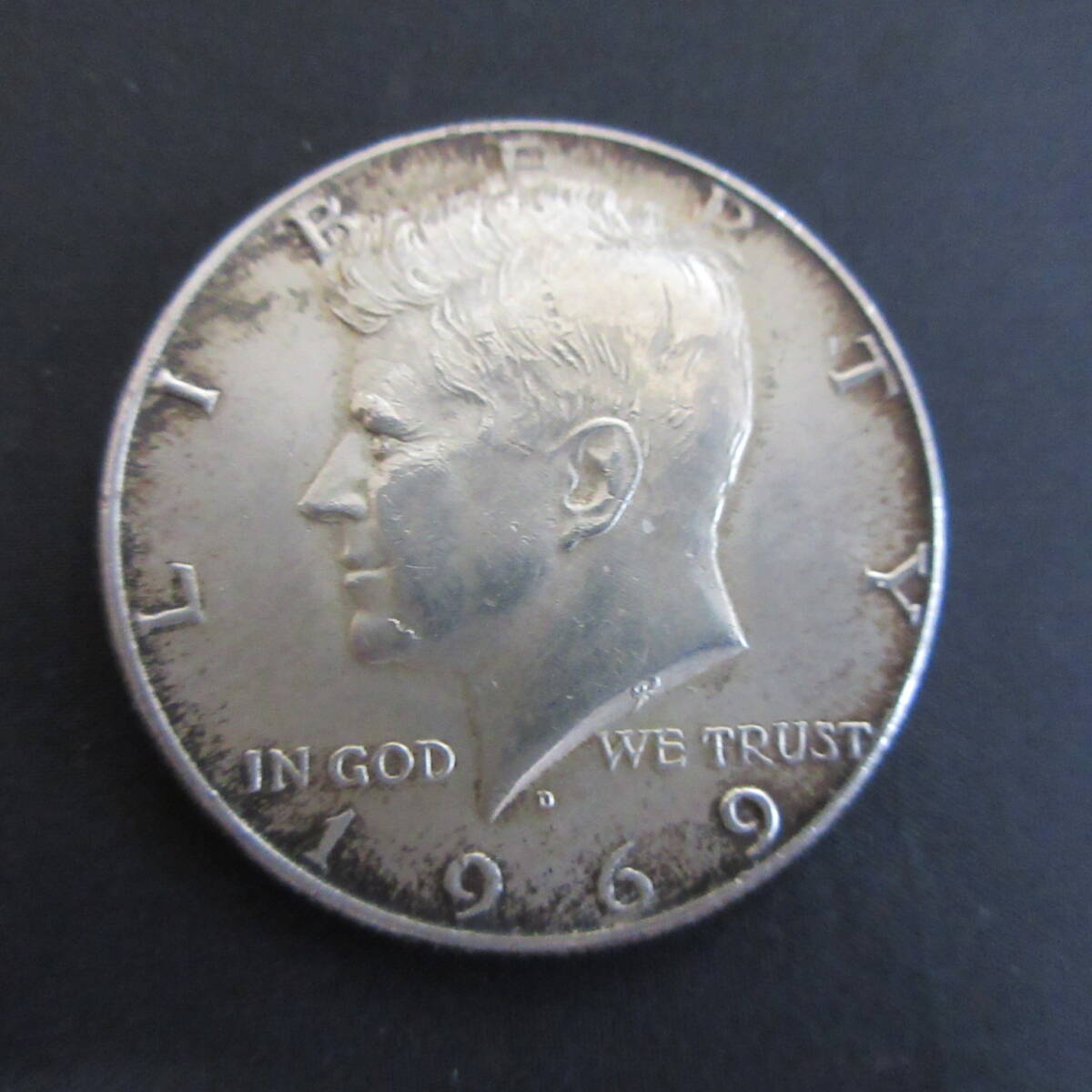 KM202a 1969年D アメリカ ケネディ50セント銀貨 SV400の画像1