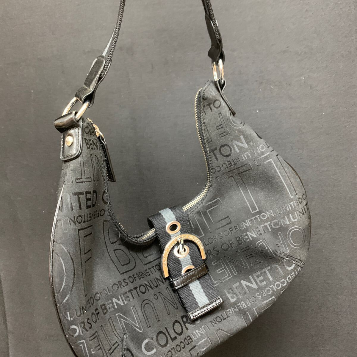 [ beautiful goods ]UNITED COLORS OF BENETTON. handbag black group Schic belt bag Benetton E312