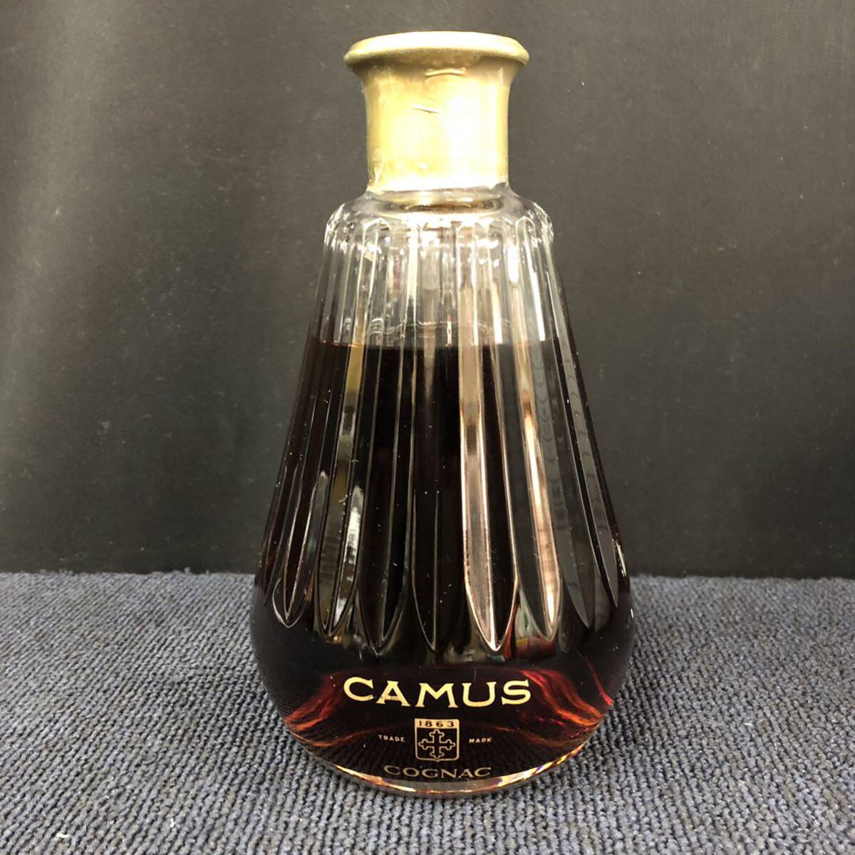 【未開栓】古酒CAMUS COGNAC カミュ コニャック Baccarat バカラボトル ブランデー　M104_画像1