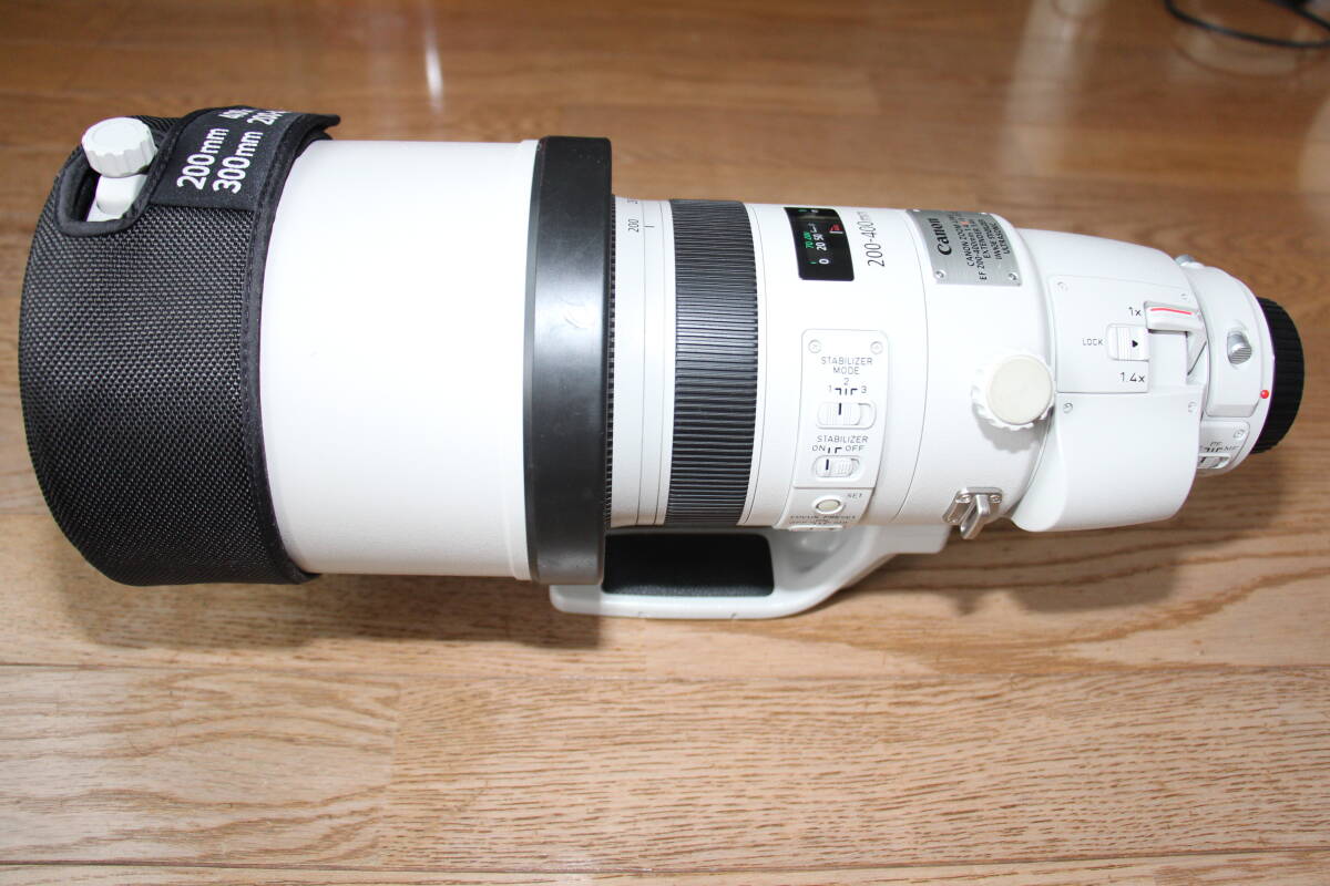 【付属品充実、中古美品】 CANON キヤノン EF200-400mm F4L IS USM エクステンダー 1.4× 超高性能望遠ズームレンズ _画像3