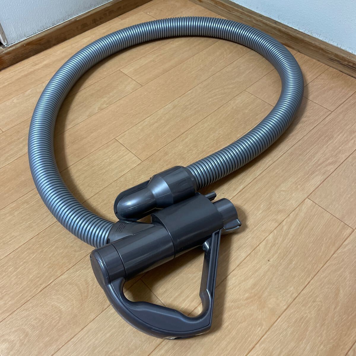 dyson ダイソン モーターヘッド ハンドルホース ホース 手元スイッチ DC48 DC63 CY24 CY25 動作品_画像4