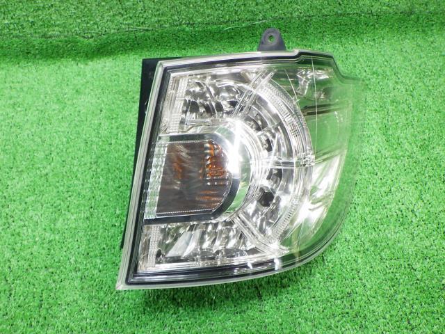 ＭＰＶ DBA-LY3P 右テールランプ/テールライト 23C スポーティパッケージ Uスタイル 4WD 34F スタンレー P5134 L208-51-150H_画像1