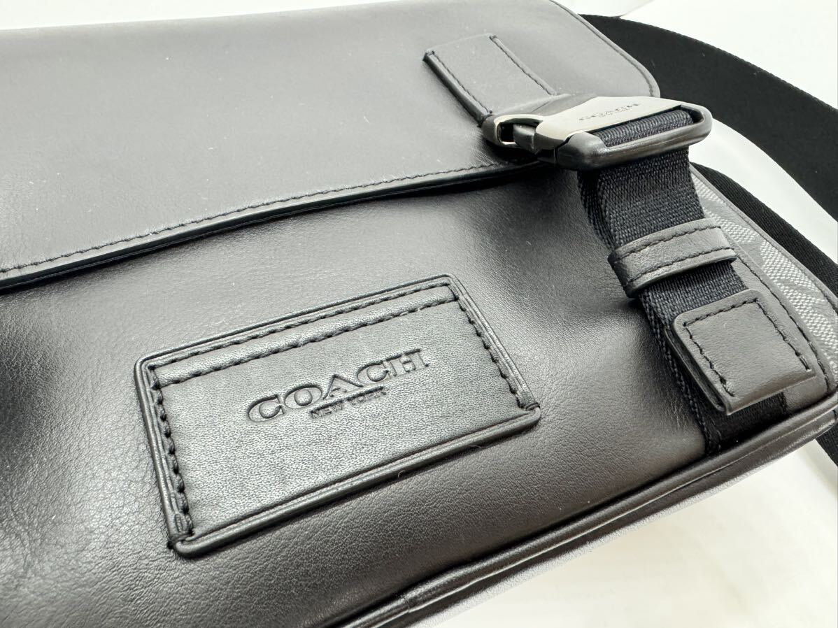 美品 COACH コーチ シグネチャー ショルダーバッグ C3747 PVC レザー メンズ メッセンジャー 保管袋付_画像7