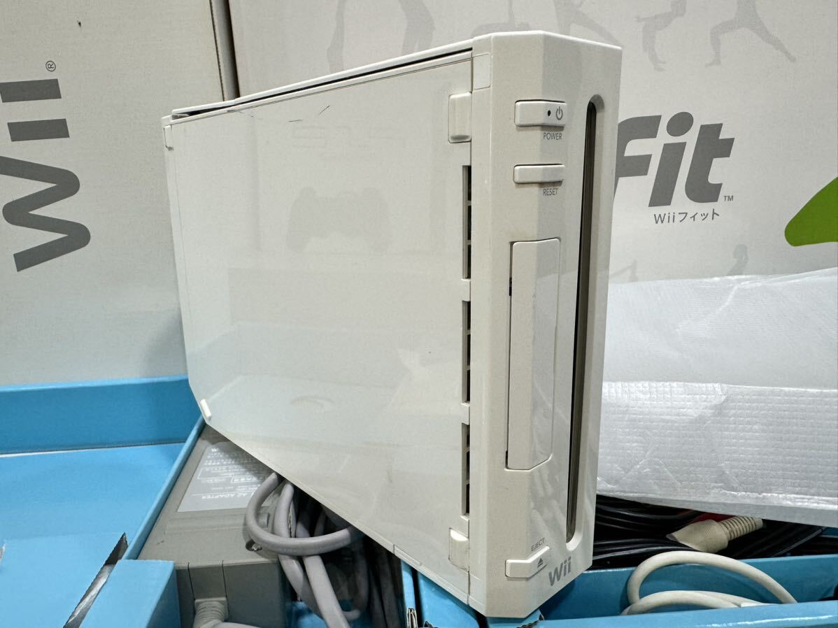 ◇Nintendo ニンテンドー Wii RVL-001 本体 任天堂 コントローラー wiifit Wiiフィット まとめ売り 通電確認済の画像2