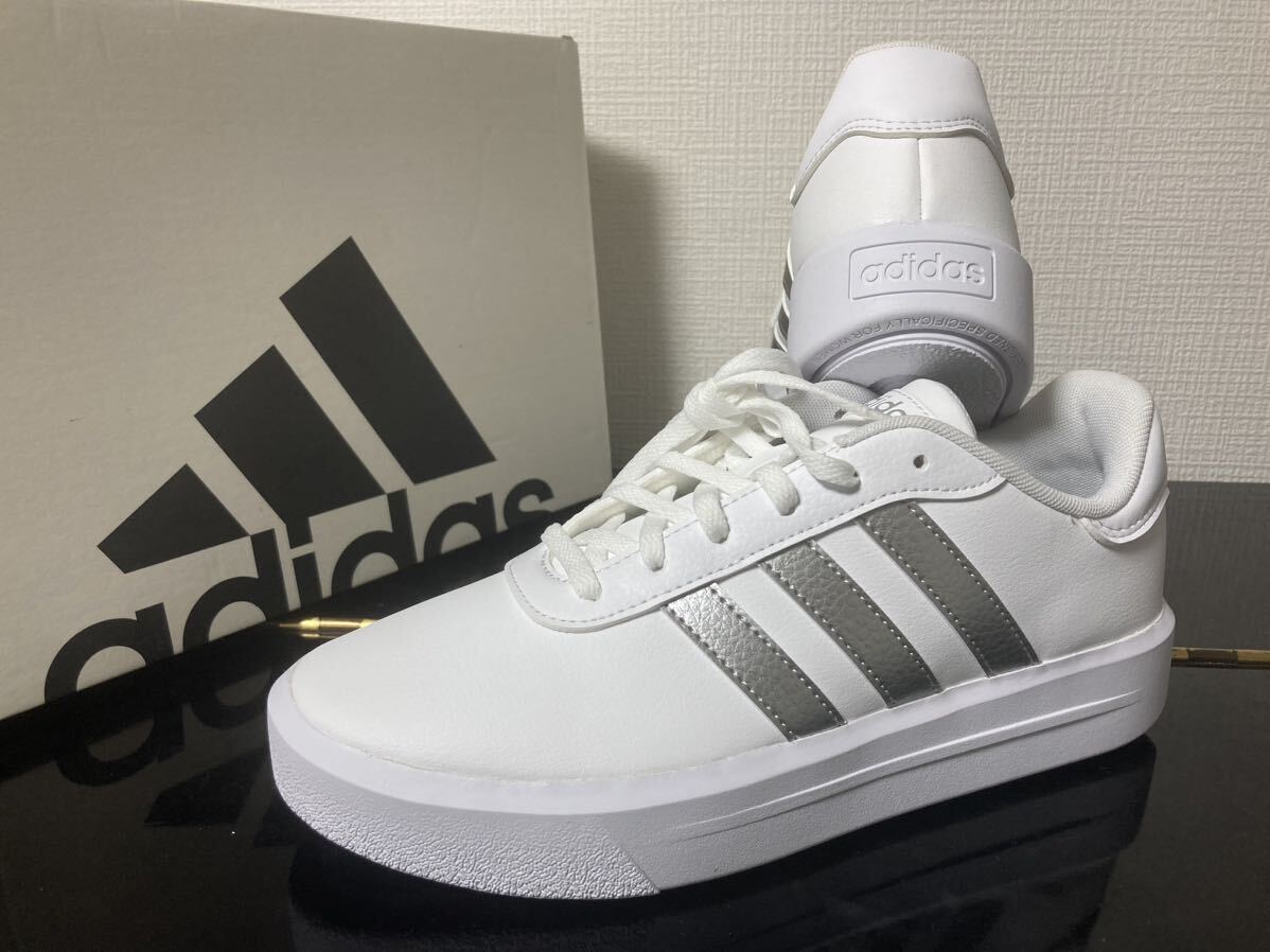 新品24.5cmアディダスadidasレディーススニーカーコートプラットフォームホワイトシルバー白銀エナメル厚底スニーカー_画像1