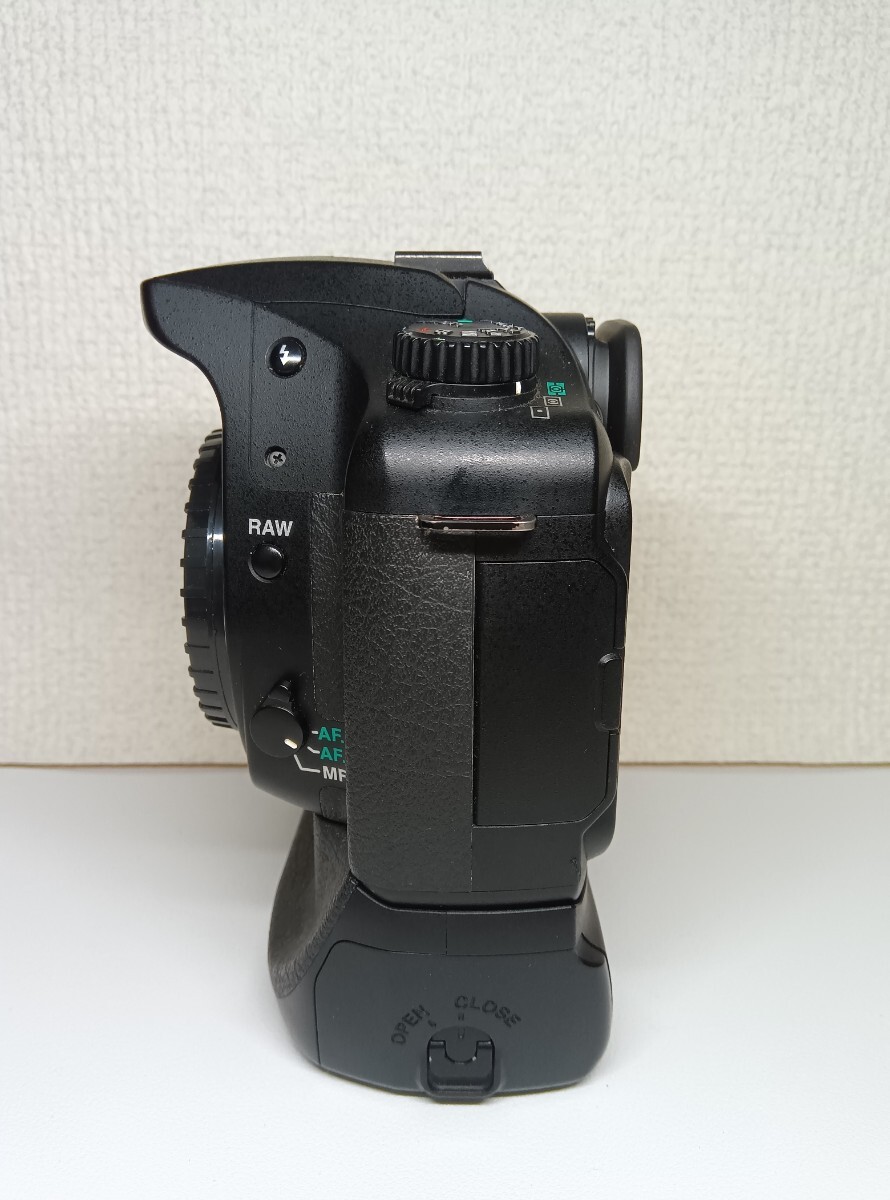 【一円スタート】 PENTAX ペンタックスK10D バッテリーグリップ、電池パック付き 本体 _画像2