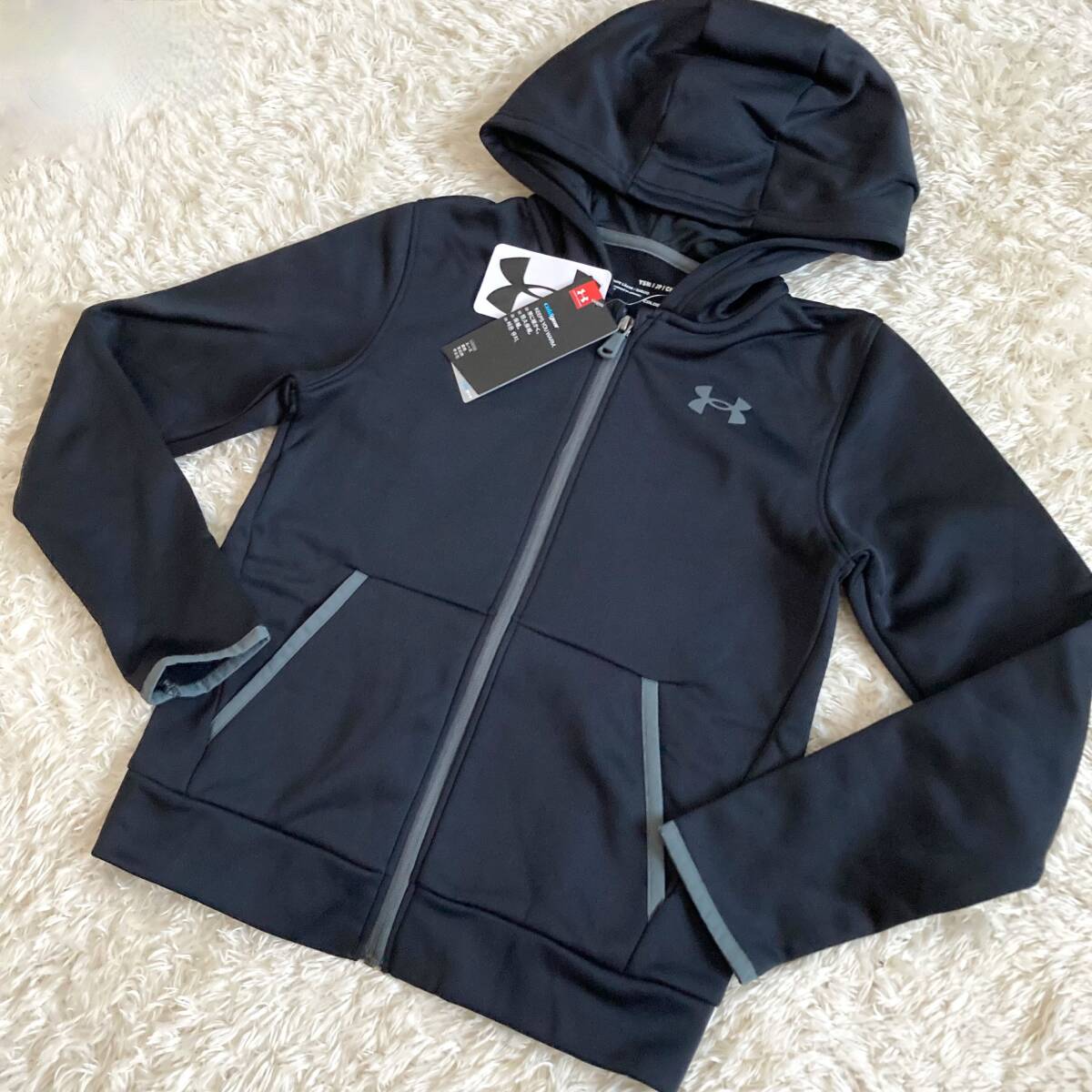 新品 未使用 UNDER ARMOUR アンダーアーマー 裏起毛 パーカー フリース 黒 YSM 130cm ジャケット フルジップ ジップアップ フーディ 秋冬