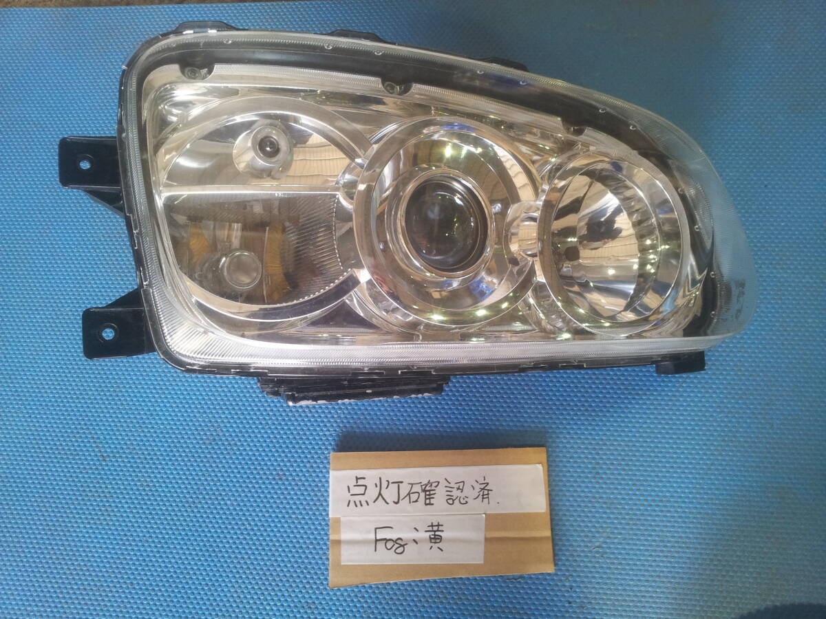 日野 プロフィア HID  ヘッドライト  右側  運転席側  R6-3-22の画像1