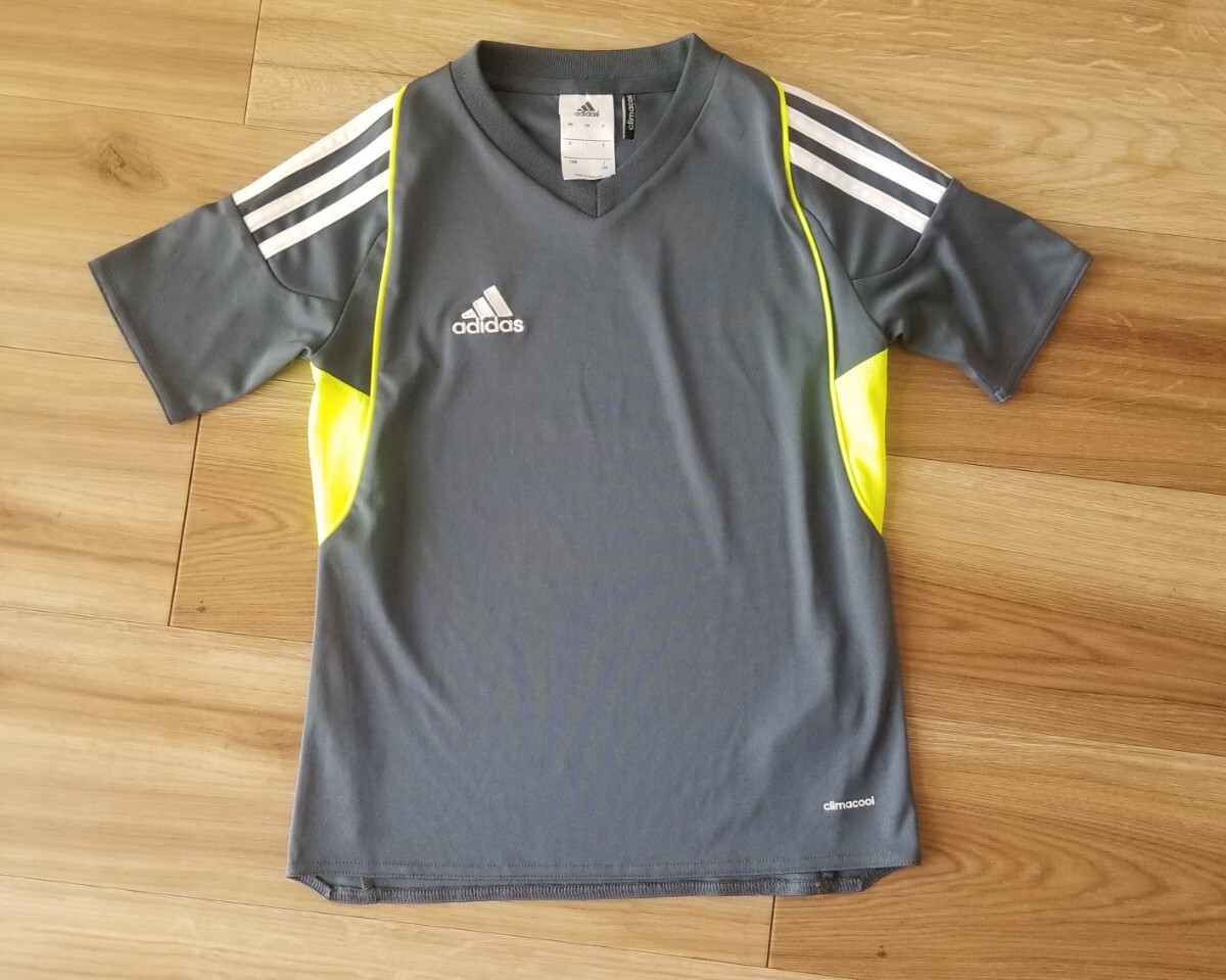 adidas 半袖 Tシャツ アディダス　130サイズ サッカー フットサル　キッズ　スポーツウェア_画像1