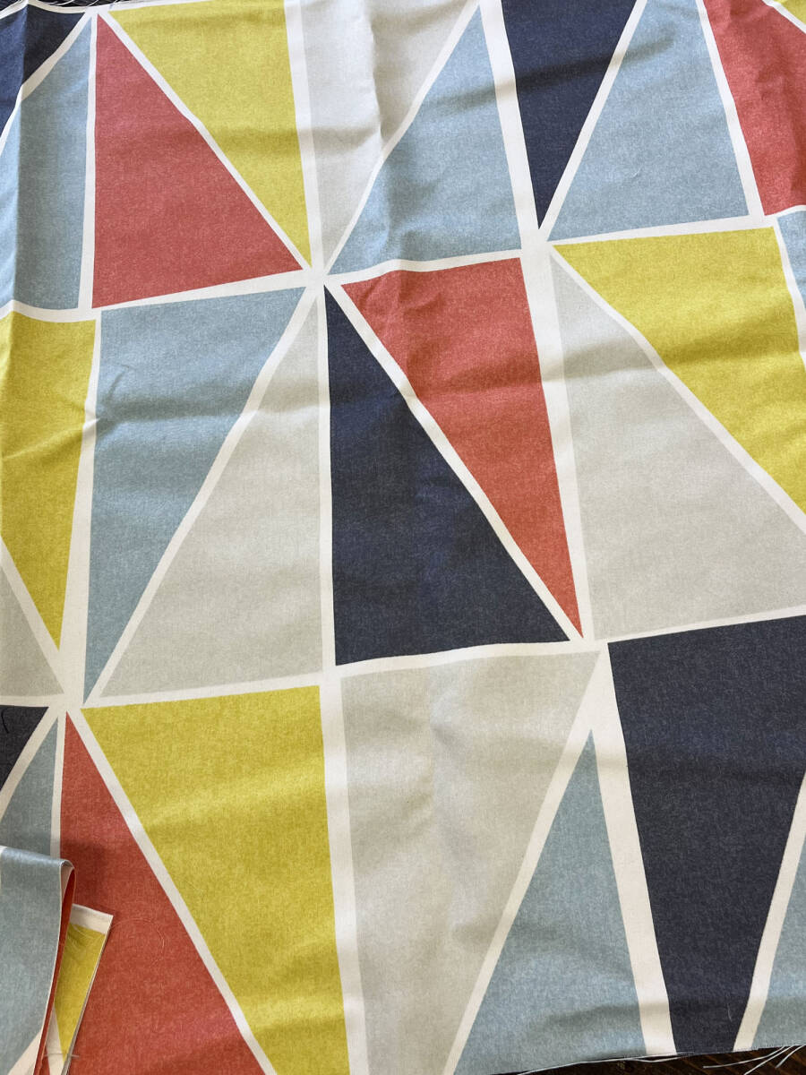 川島織物セルコン：５枚セット：北欧調：ポップデザインカーテン生地はぎれクッションカバーＯＫ：トートバッグ_画像2