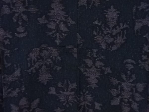 ys6952477; 宗sou 抽象草花模様織出し手織り紬着物【アンティーク】【着】_画像4