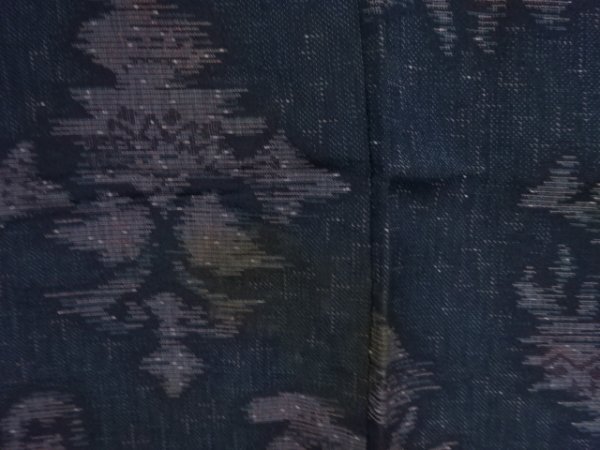 ys6952477; 宗sou 抽象草花模様織出し手織り紬着物【アンティーク】【着】_画像7