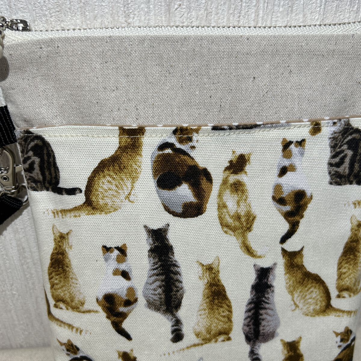 サコッシュ/外ポケット付き/16cm/スマホポーチ/ミニポシェット/ハンドメイド/振り向き猫いっぱいオフホワイトの画像2