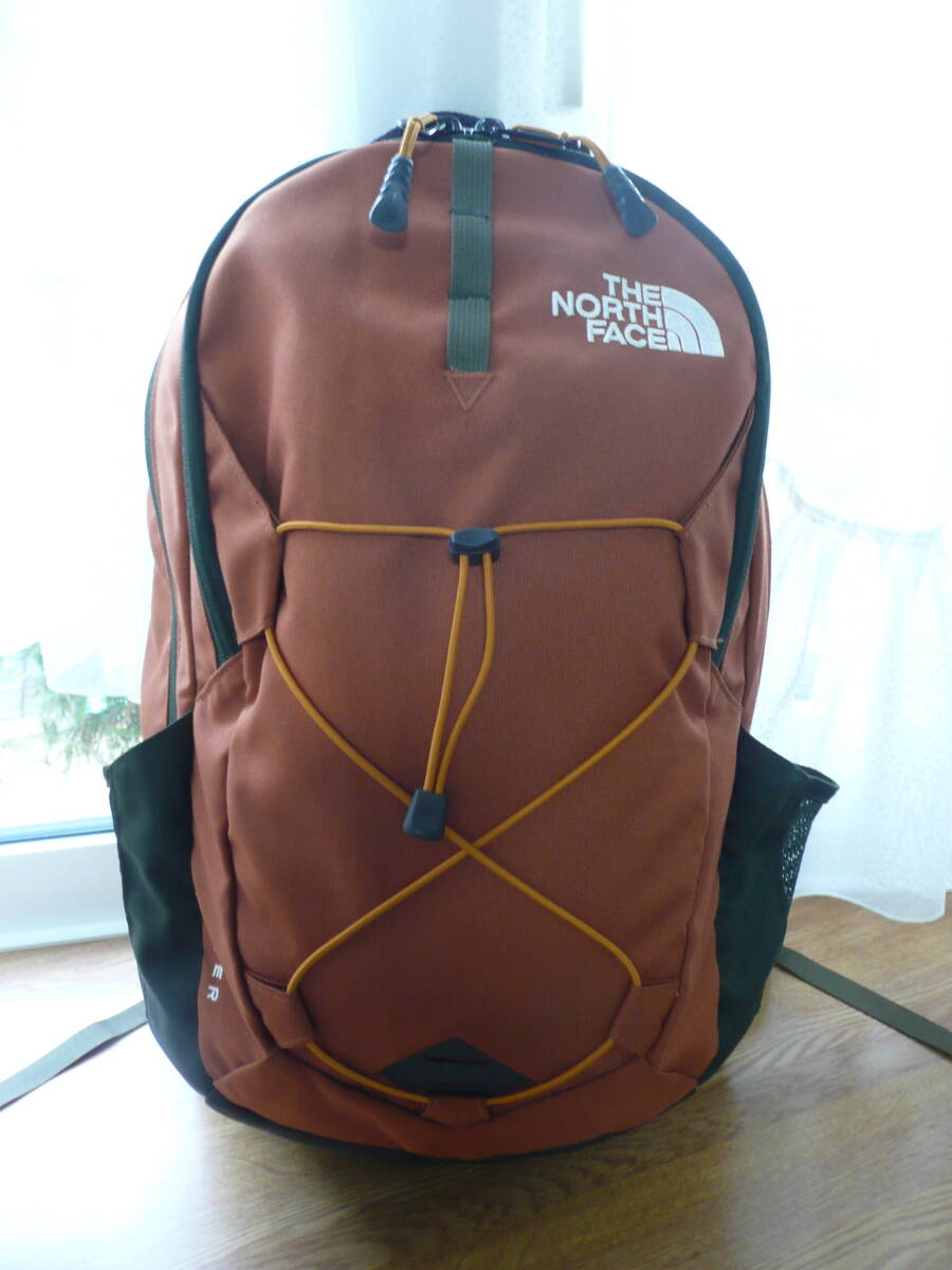  THE-NORTH-FACE ノースフェイス JESTER 極上 2ROOMデイパック 25L軽量リュック 薄茶/緑 H45×W30×D20cm ハイキング-日帰登山 通勤通学 