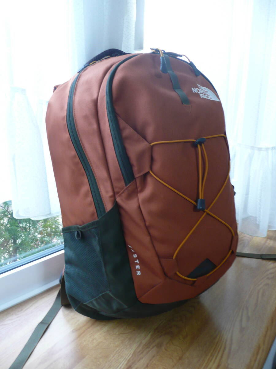  THE-NORTH-FACE ノースフェイス JESTER 極上 2ROOMデイパック 25L軽量リュック 薄茶/緑 H45×W30×D20cm ハイキング-日帰登山 通勤通学 