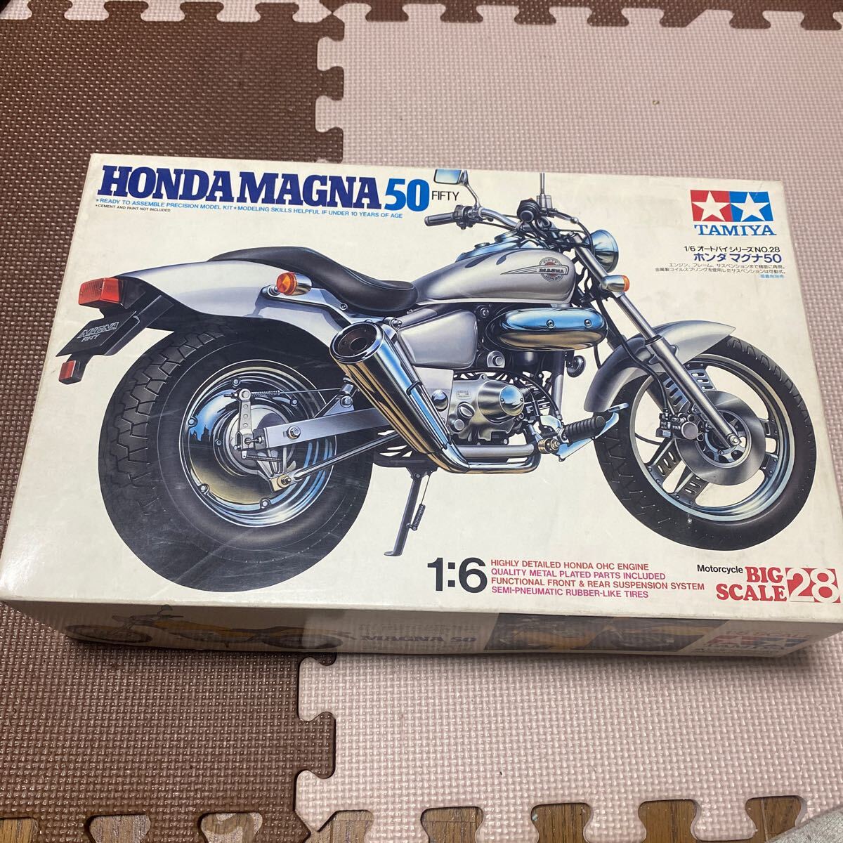 TAMIYA ホンダ マグナ 50 （1/6スケール オートバイ No.28 16028）未組立