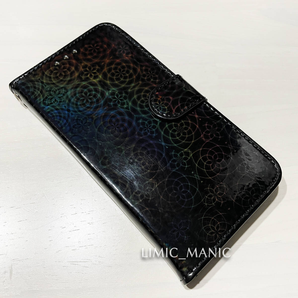 iPhone 7 8 SE (第2世代/第3世代) SE2 SE3 ケース スマホ 手帳型 カードケース ブラック 黒 曼荼羅 花模様 キラキラ アイフォンの画像1