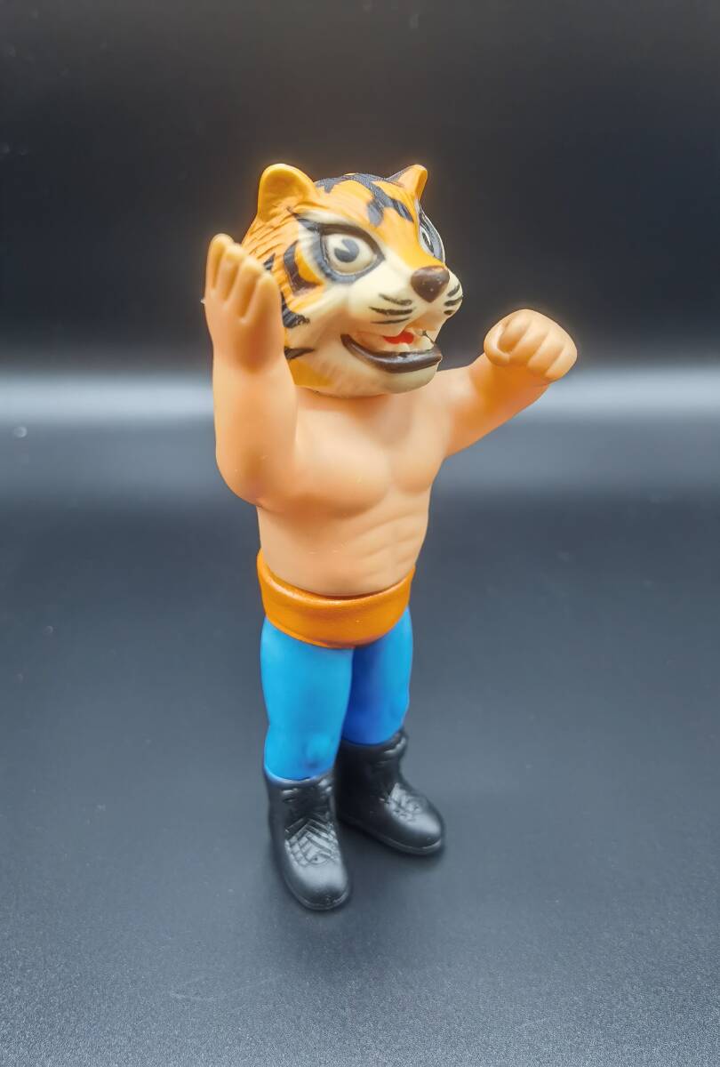 [90] Tiger Mask | middle . factory | approximately 12 centimeter | * sofvi ( used )|1 jpy start | Yupack 60 size | Friday shipping 