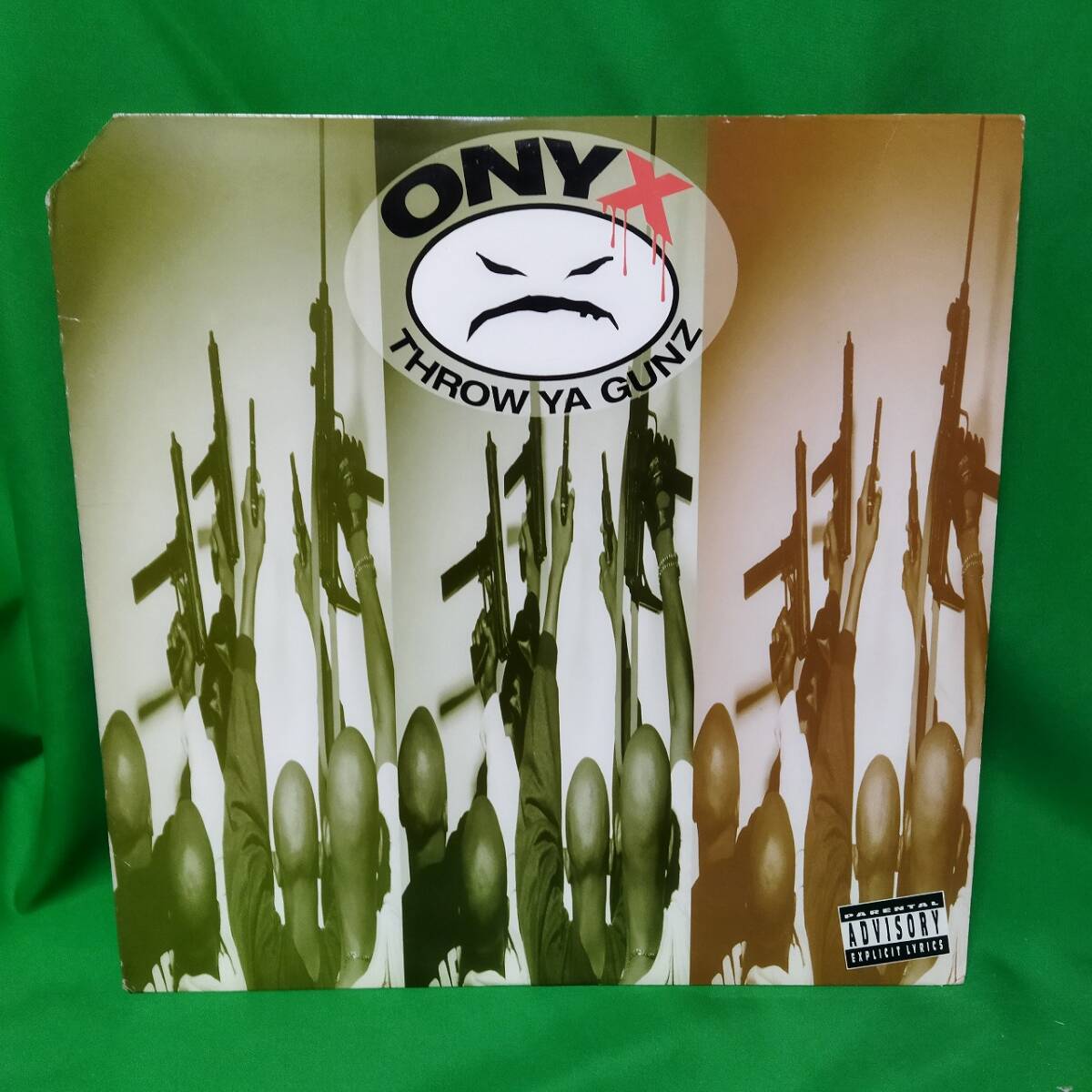 12' レコード Onyx - Throw Ya Gunzの画像1