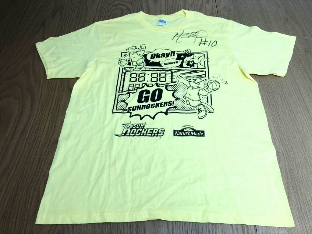 サンロッカーズ渋谷　Bリーグ　バスケット　サイン入Tシャツ　L 22-0731-06_画像1