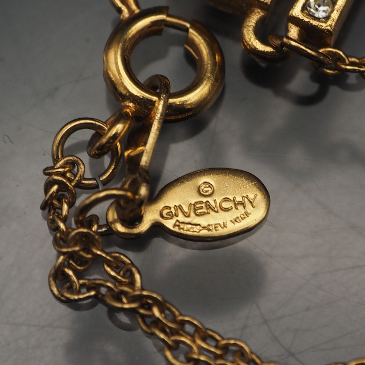 N115 ジバンシイ GIVENCHY PARIS-NEW YORK ペンダント N115 ジバンシイ GIVENCHY PARIS-NEW YORK ペンダント