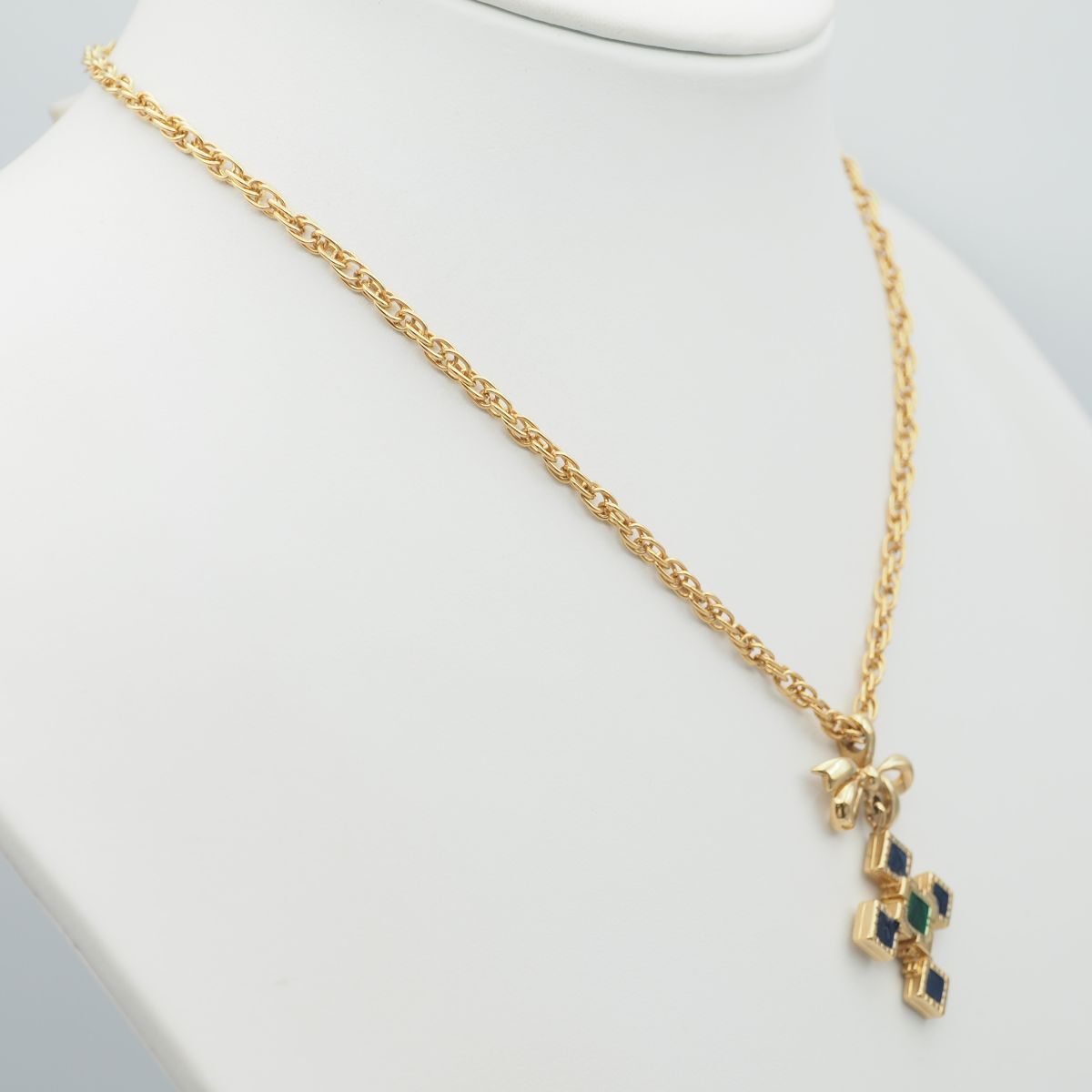 N151 NINA RICCI Nina Ricci pendant necklace enamel Cross ribbon design Gold Vintage 