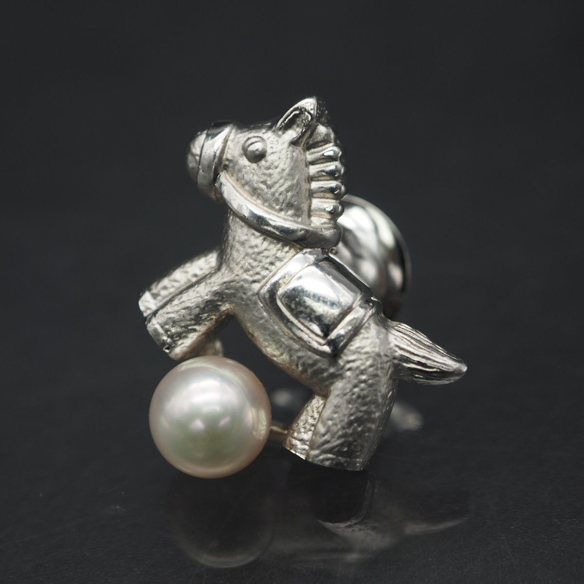 P004... pearl 6.5mm. pearl SILVER stamp pin brooch horse hose design silver tie tack pin laperu pin 6 month birthstone 