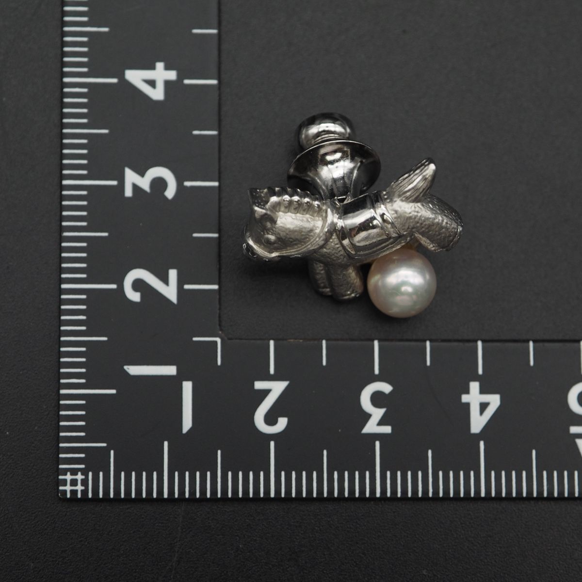 P004... pearl 6.5mm. pearl SILVER stamp pin brooch horse hose design silver tie tack pin laperu pin 6 month birthstone 