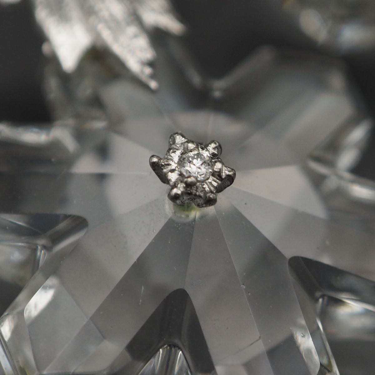 N245 クリスタルガラス ダイヤモンド SILVER刻印 イヤリング フラワー スイング デザイン シルバー 4月誕生石