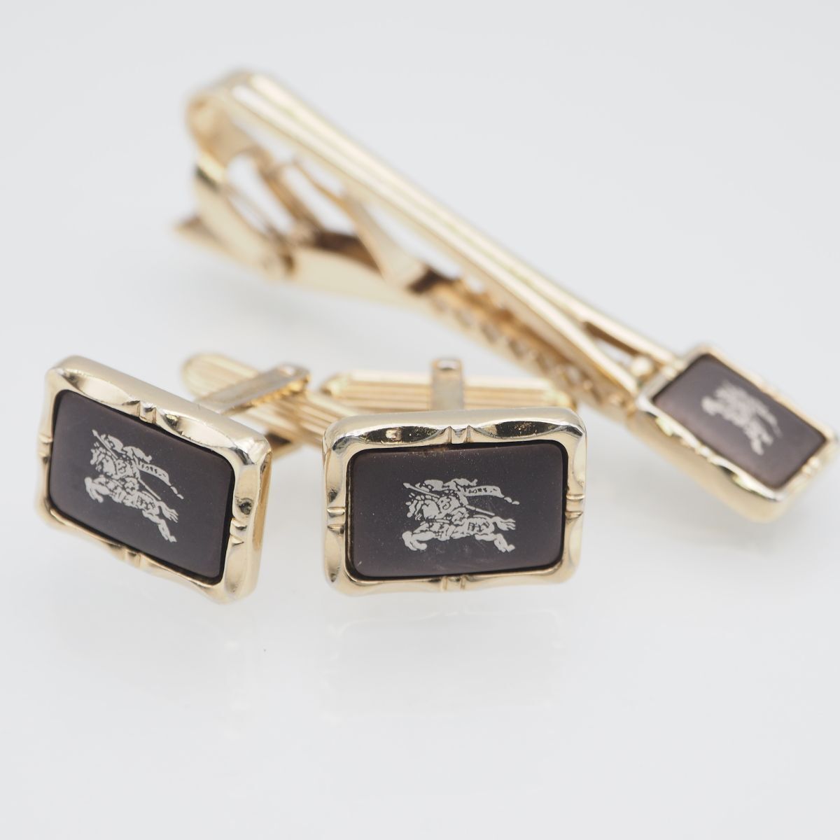 BURBERRY カフスボタンとタイバー セット Burberry カフスボタンとタイバーセット(シルク混 ネクタイ