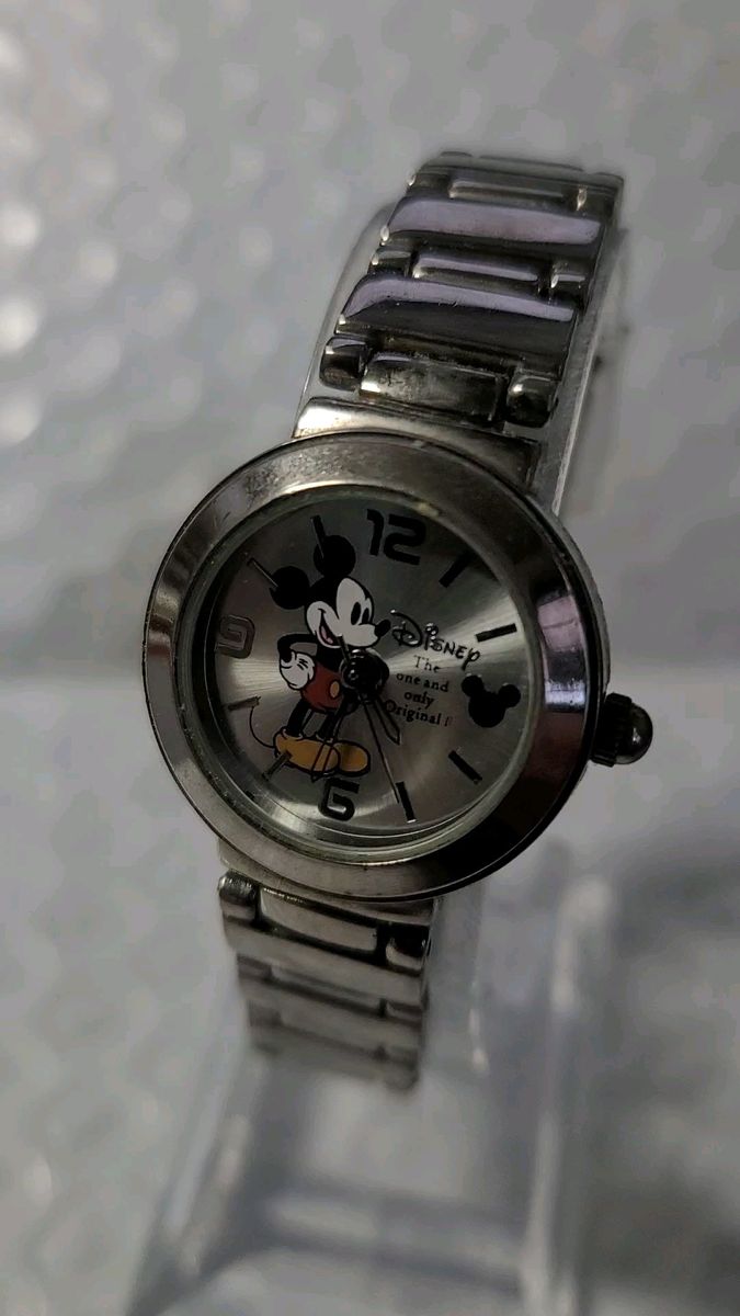 Mickey Mouse シルバー クォーツ腕時計 