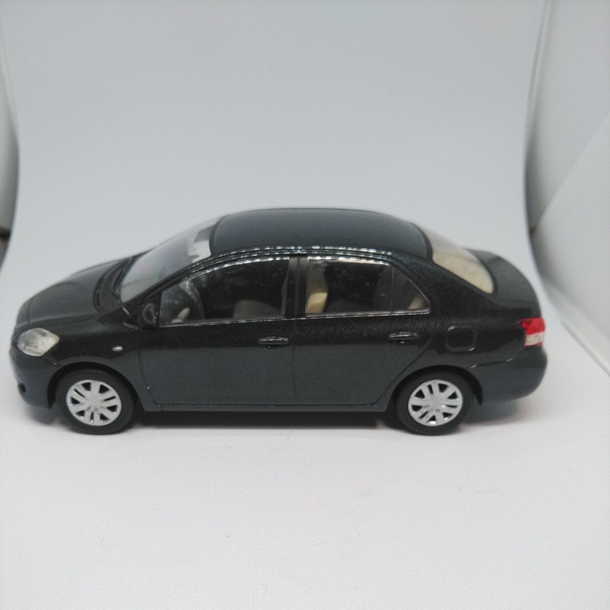 【送料無料】トヨタベルタ前期　1/30　カラーサンプル　ミニカー　非売品　カラーNo.1E0　ダークグレーマイカ　TOYOTA BELTA_画像5