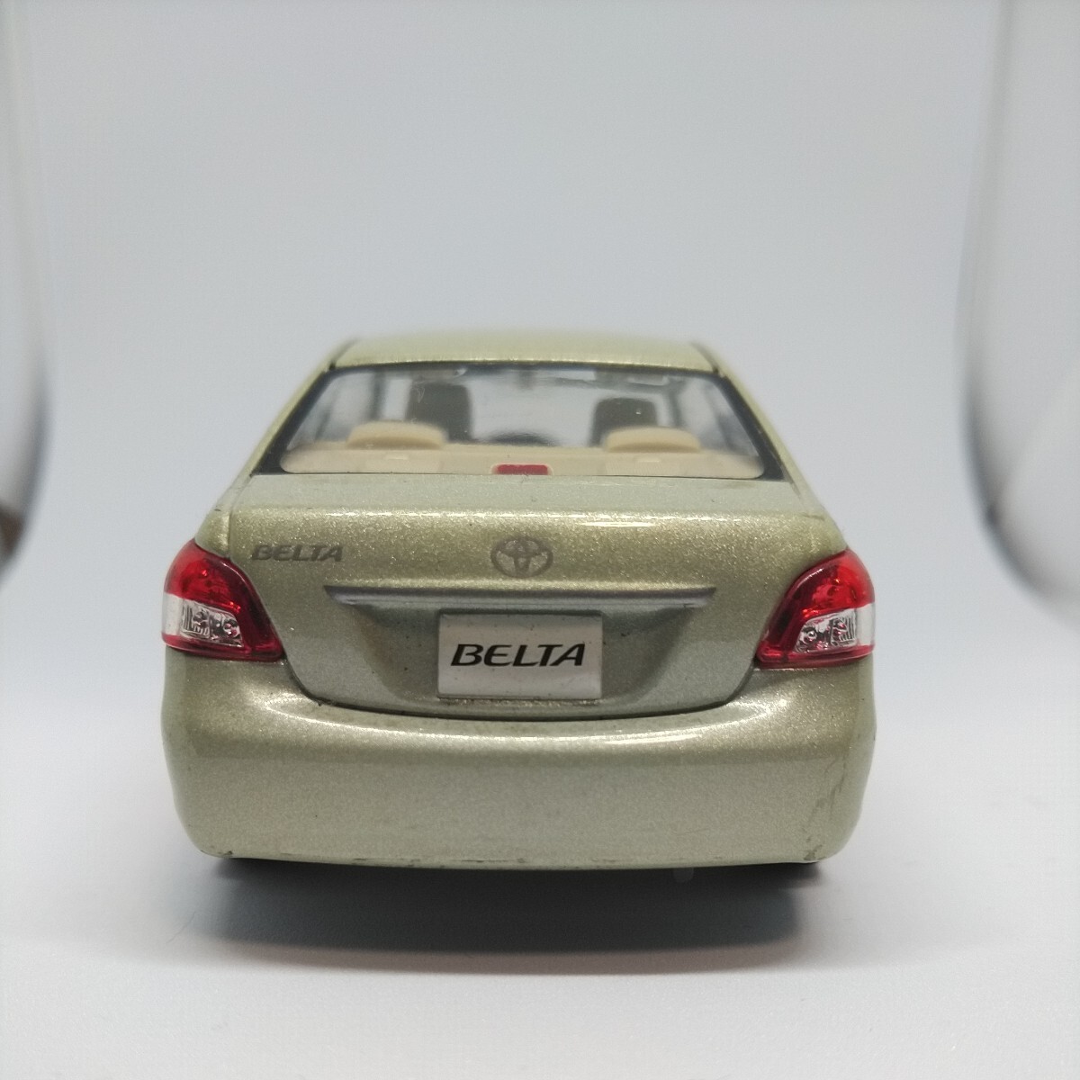 トヨタベルタ前期　1/30　カラーサンプル　ミニカー　非売品　カラーNo.6U4　ライトオリーブメタリック　TOYOTA BELTA_画像4