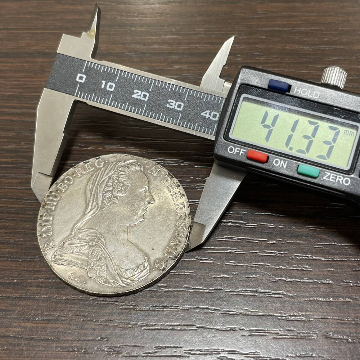 #8605　オーストリア　マリア・テレジア銀貨　1780年　直径約41.33mm　厚さ約2.43mm　重量約28.05g　比重10.15_画像6
