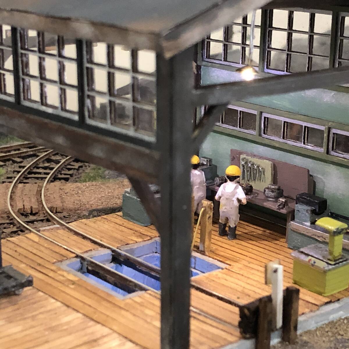 Yahoo!オークション - HOナロー (1/87) 滝のある車両整備場 Yahoo!オークション - HOナロー (1/87) 滝のある車両整備場