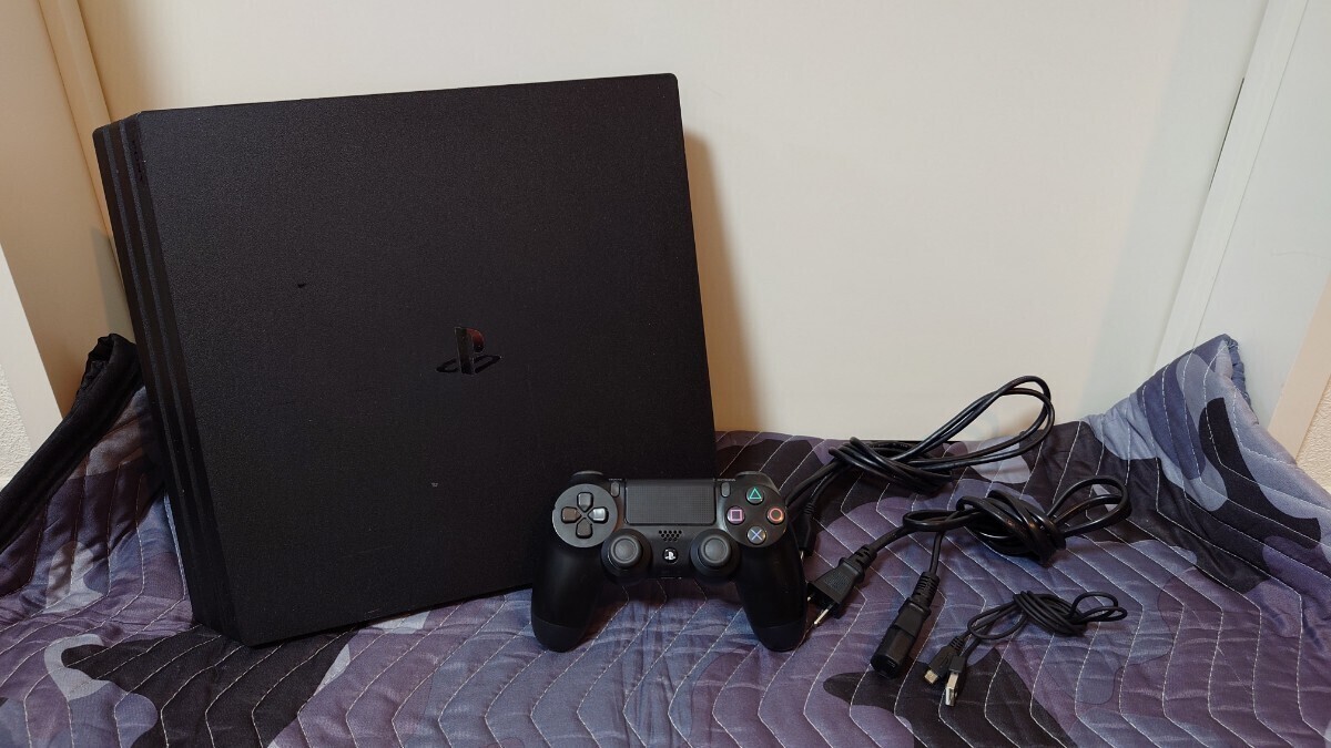 SONY PlayStation 4 Pro CUH-7000B 1TB ジェットブラック【箱無し】　ソニー　プレステ4　ゲーム機　本体