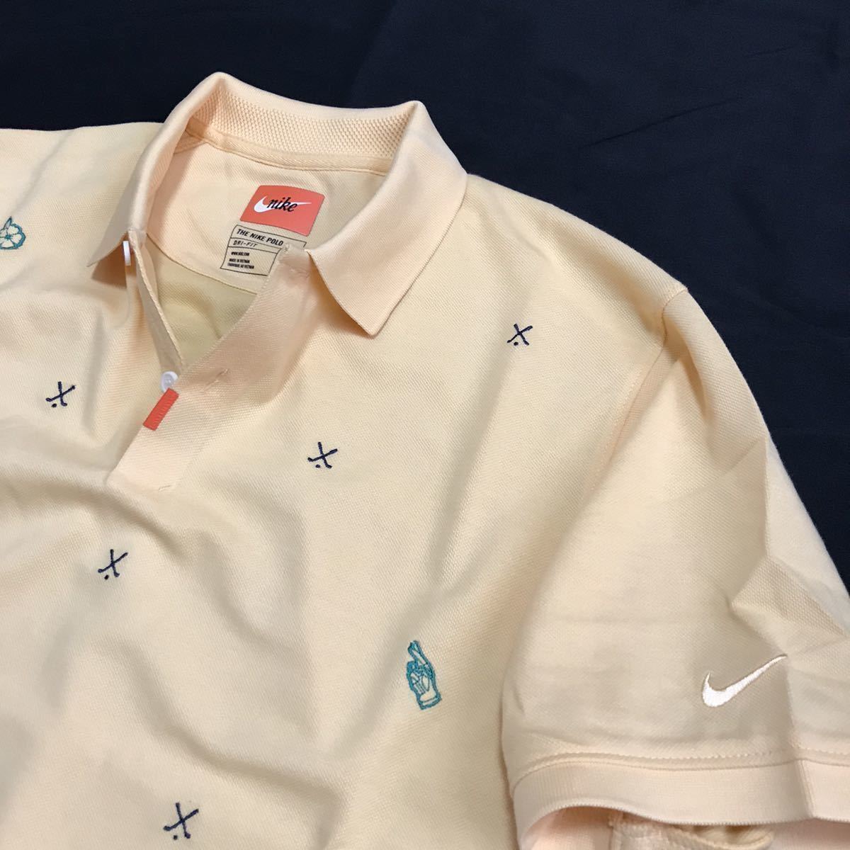 ◆H178新品【メンズM】NIKE GOLF ナイキ ゴルフ 総柄 DRI-FIT 飛び柄 半袖 ポロシャツ ゴールド　ゴルフ_画像9