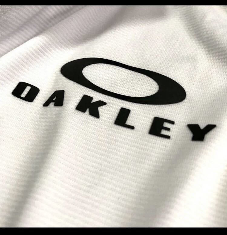 ◆H103 新品 正規品【日本XL(O)サイズ】白ホワイト オークリー（OAKLEY）Enhance 半袖 ゴルフ モックネック ハーフジップ ポロ　重ね着_画像4